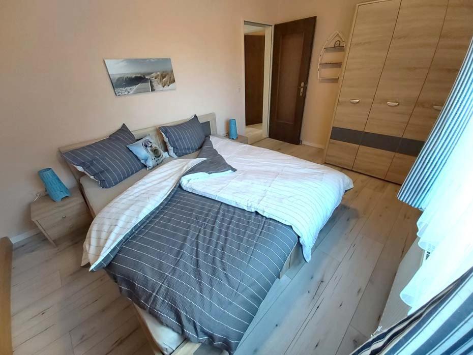 Haus Schwalbennest Apartment Bensersiel Bagian luar foto