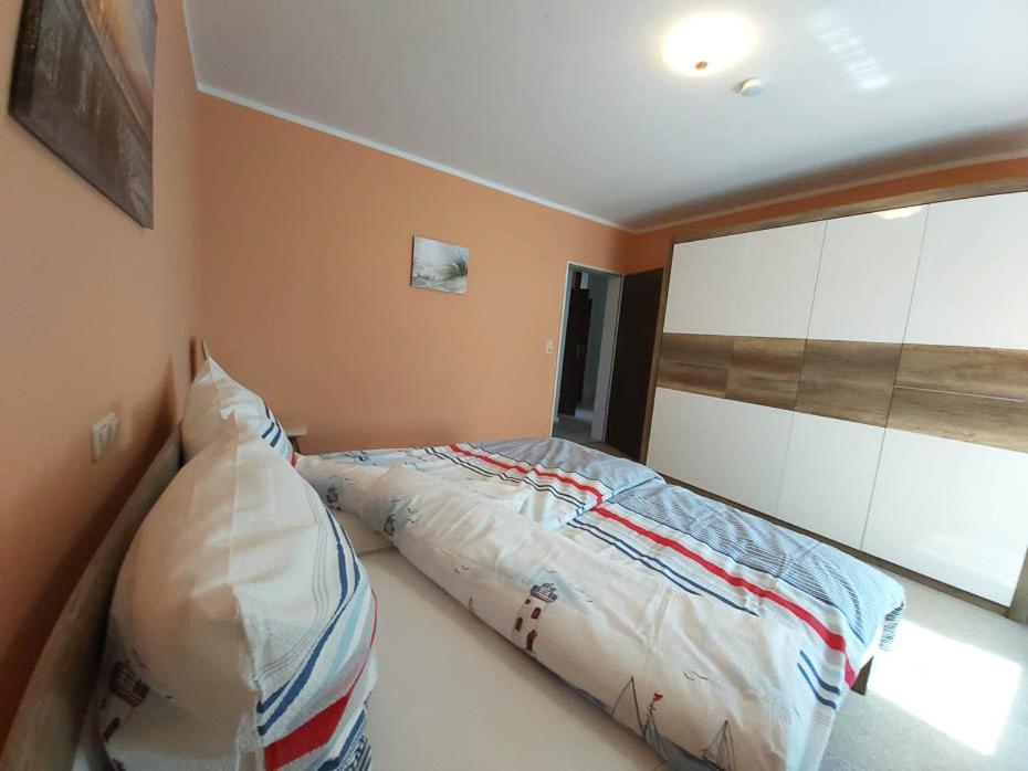 Haus Schwalbennest Apartment Bensersiel Bagian luar foto